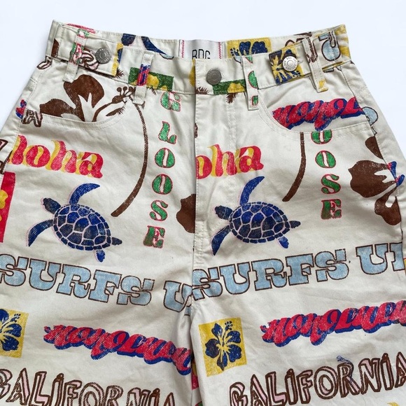BDG Hawaiian print denim mini Bermuda shorts beach vibe Size 26 - Picture 7 of 7
